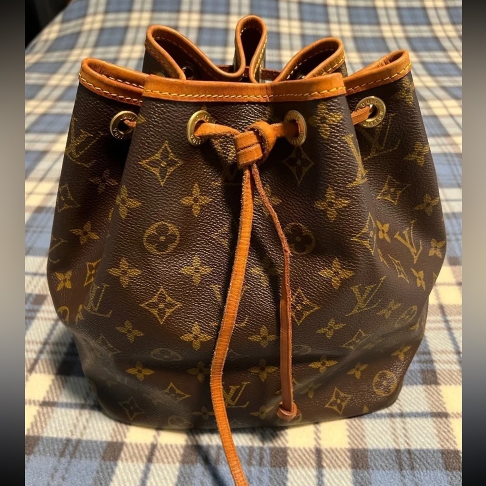 ❤️AUTH. LOUIS VUITTON Petit Noe Drawstring Shoulder Bag Monogram Leather ❤️